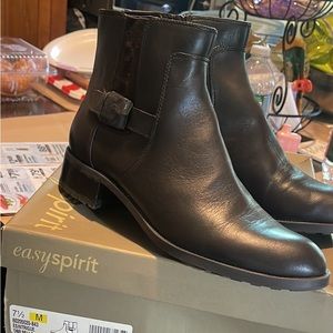 Brown women’s bootie. New